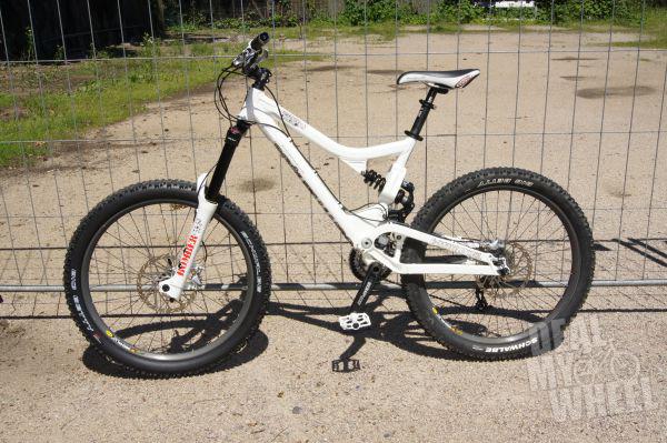  COMMENCAL MINI DH SUPREME 6.10 neue & gebrauchte